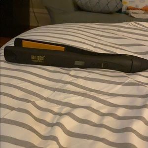 Hot Tools Hair Straightener NWOT